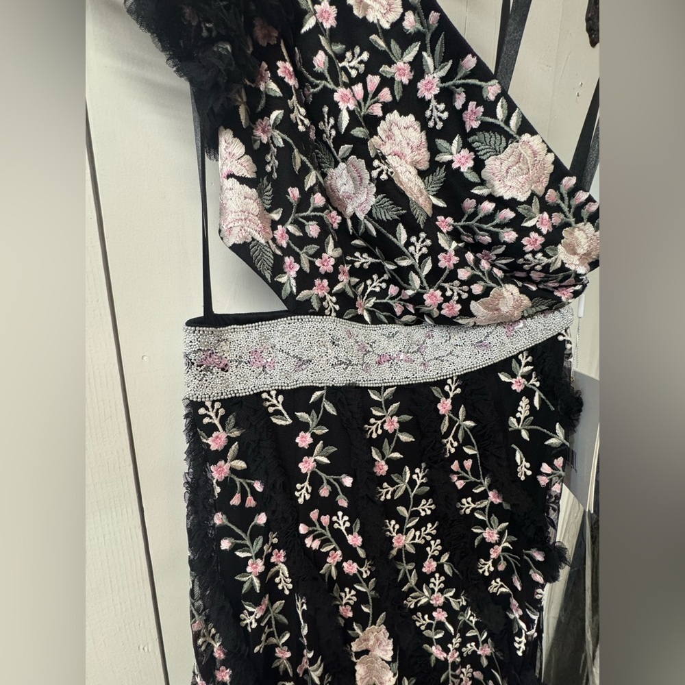 Mac Duggal 🖤 - Picture 5 of 10